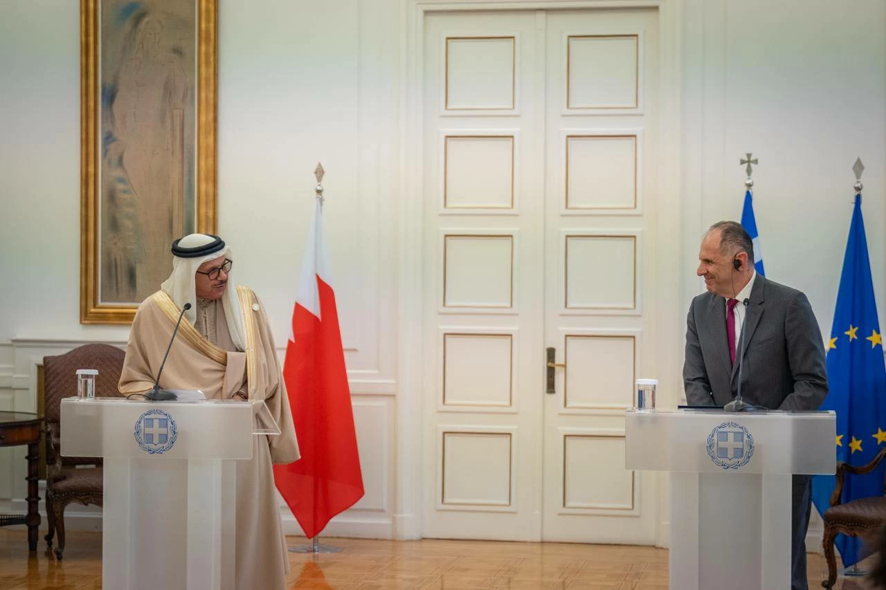 وزير الخارجية يعقد مؤتمراً صحفياً مع وزير الخارجية في جمهورية اليونان