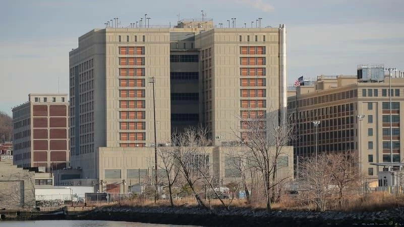 "جحيم على الأرض".. هُنا يقبع مادورو وزوجته