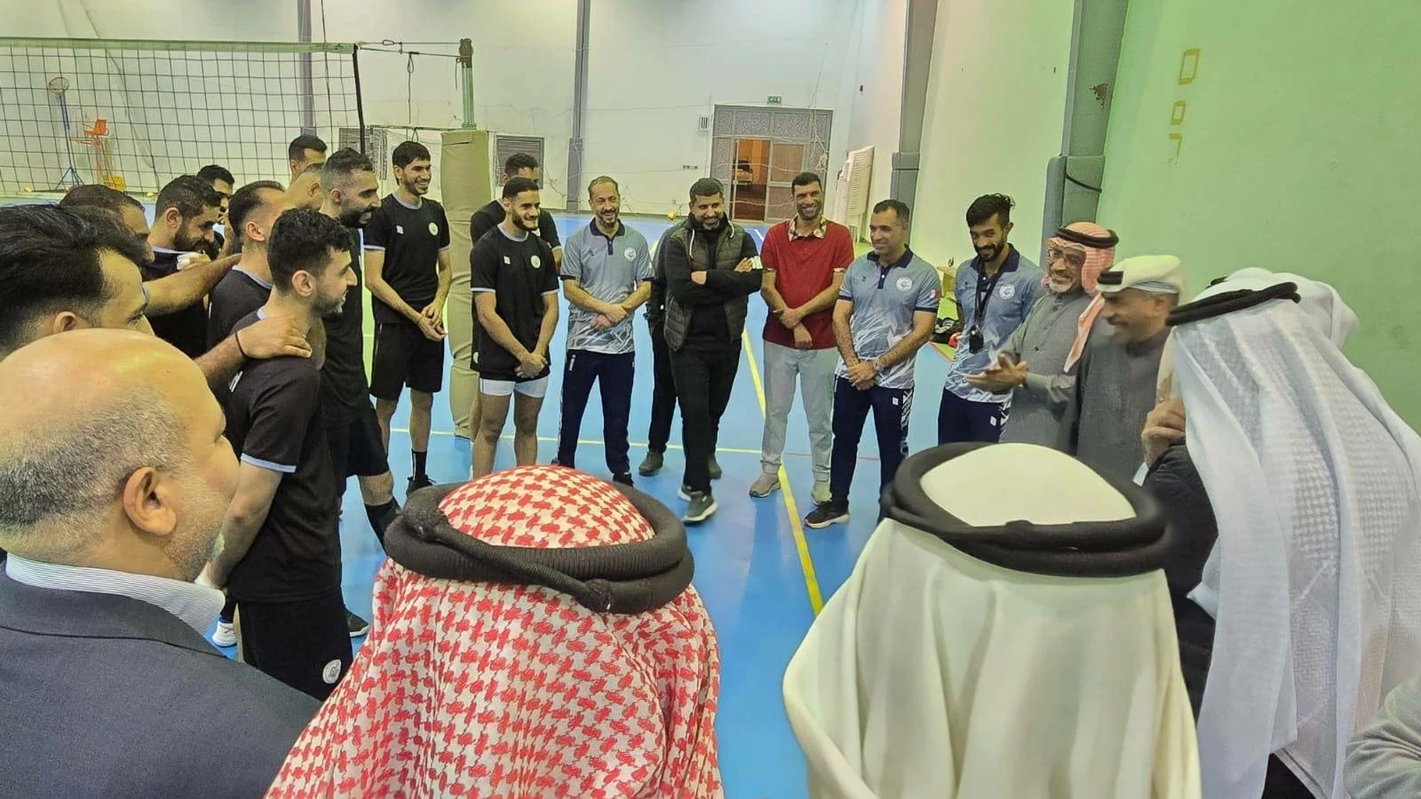 علي بن محمد يزور نادي التضامن ويشهد تدريبات فريق الكرة الطائرة