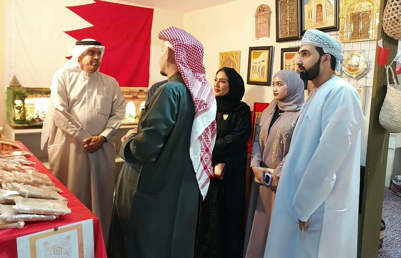 سفير البحرين لدى سلطنة عُمان يفتتح جناح مملكة البحرين المشارك في فعاليات ليالي مسقط