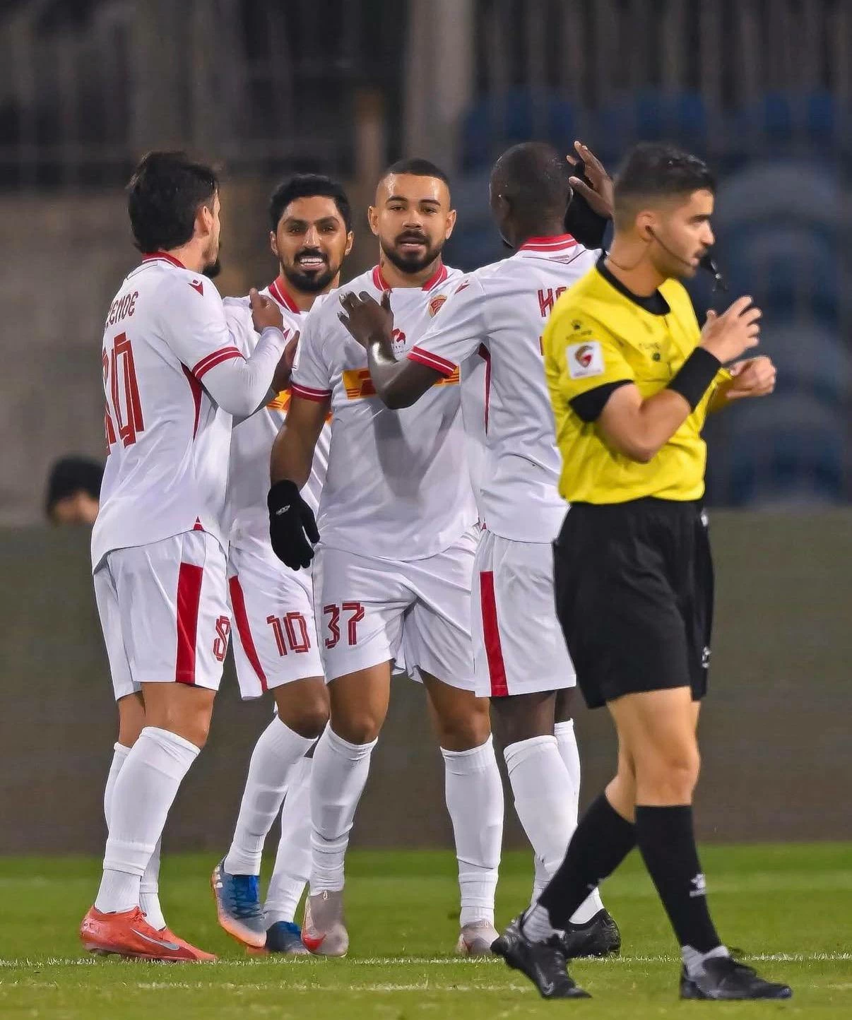 المحرق يخطف الوصافة ويواصل مطاردة الصدارة في دوري ناصر بن حمد الممتاز