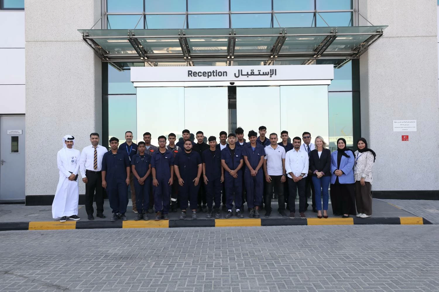 «إبراهيم خليل كانو» ترحّب بطلاب مدرسة الجابرية لاستكشاف المسارات المهنية والمهارات الفنية 