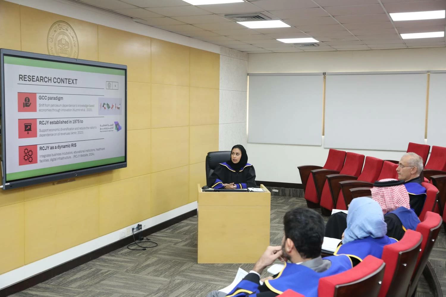 الباحثة الشعشاعي تستكشف دور ابتكار نماذج الأعمال في خلق القيمة العامة في أطروحة دكتوراه نُوقشت في جامعة الخليج العربي