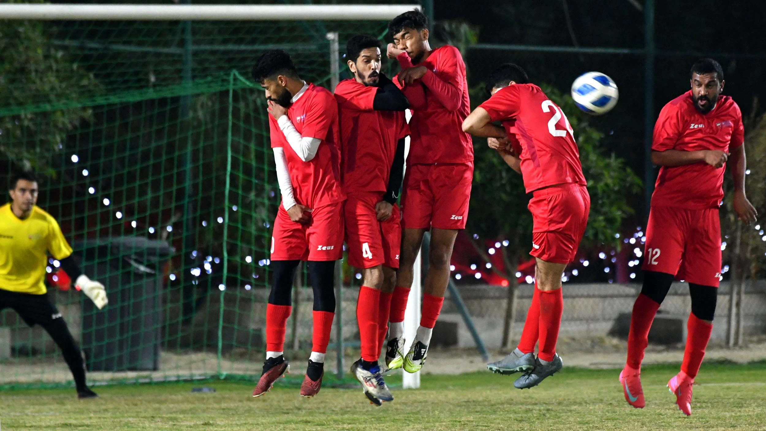 التعادل السلبي يخيم على لقاء ألبا والكهرماء في دوري الشركات الكروي