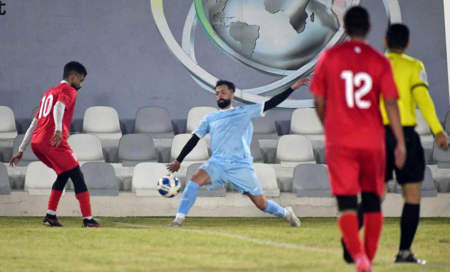 التعادل السلبي يخيم على لقاء ألبا والكهرماء في دوري الشركات الكروي