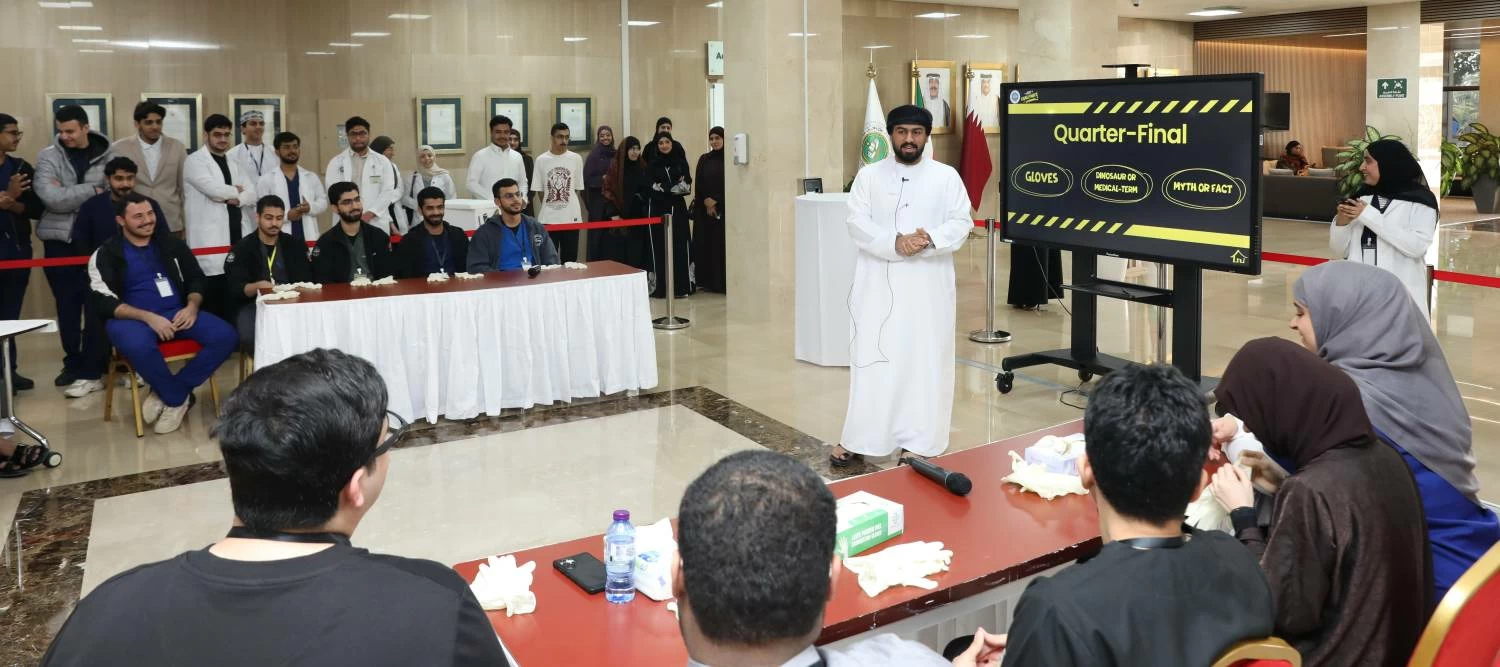طلبة كلية الطب والعلوم الصحية بجامعة الخليج العربي يتألقون في تنظيم مسابقات تفاعلية