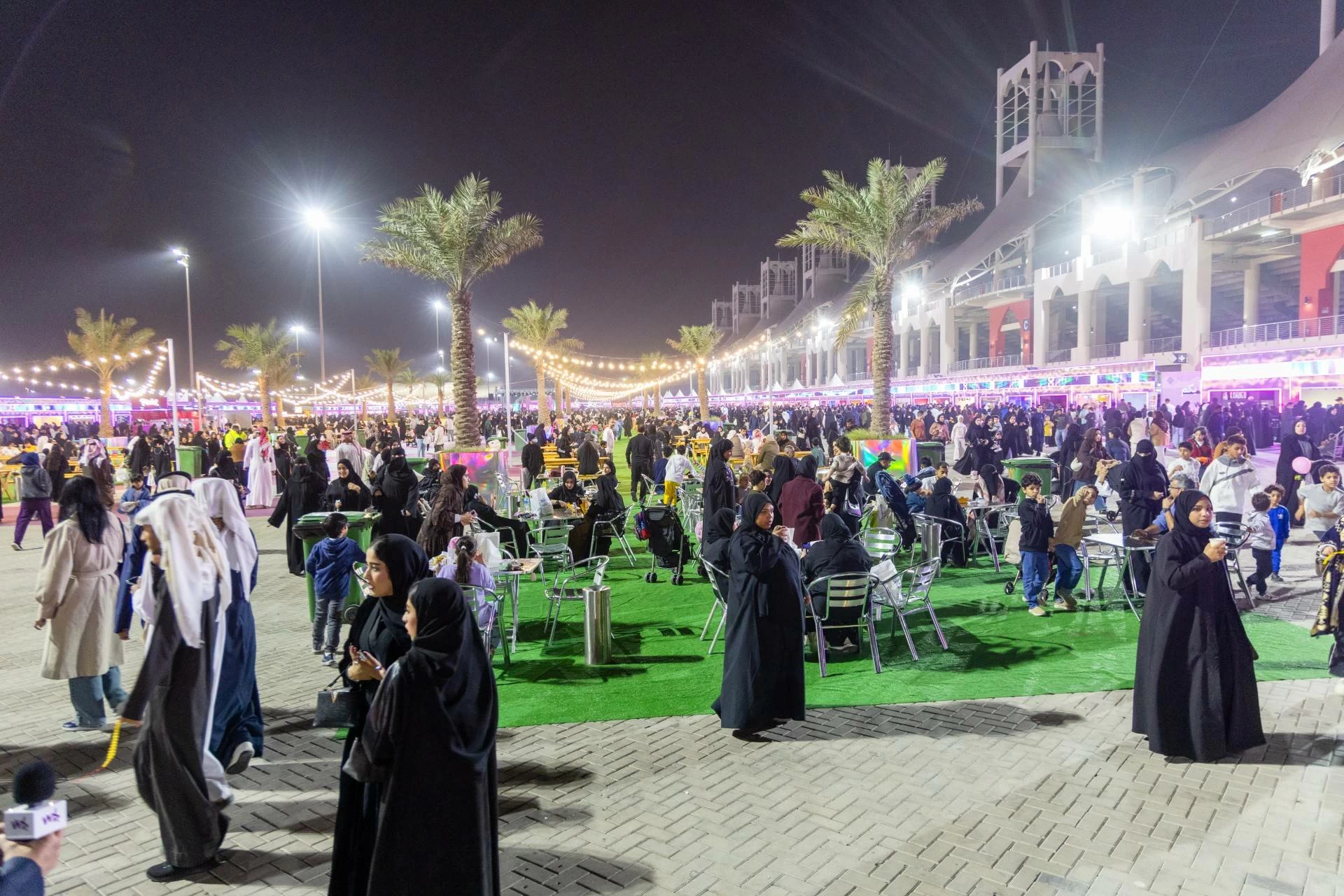 وزيرة السياحة تزور مهرجان «وين وبكم» في حلبة البحرين الدولية 