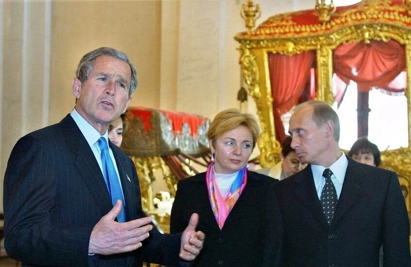 وثائق أمريكية سرية حول محادثة هاتفية في 2003 بين بوتين وبوش الابن تكشف الخلاف حول غزو العراق