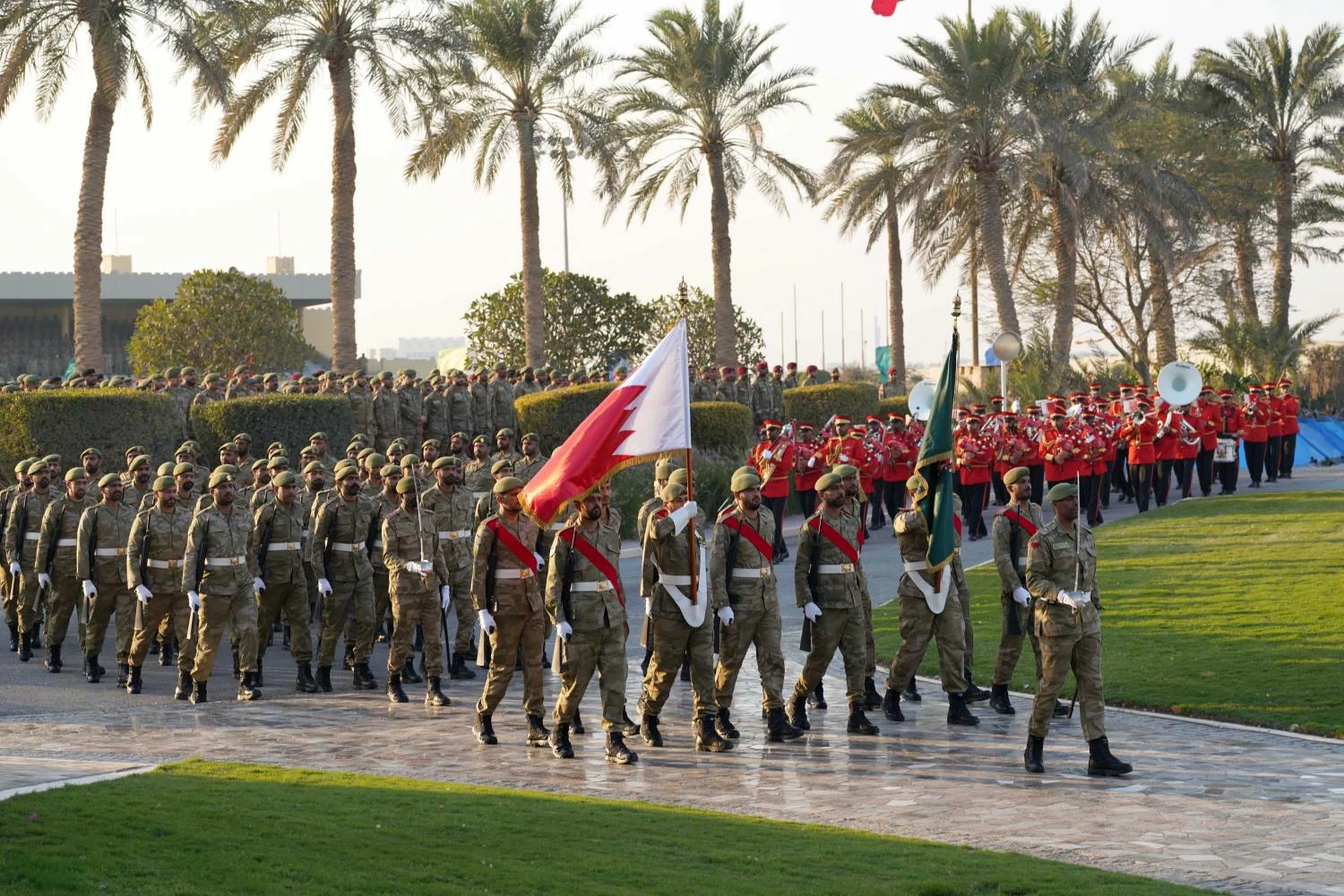 الملك القائد الأعلى للقوات المسلحة ينيب رئيس الحرس الوطني لحضور حفل الختام لبطولتي الرماية والمارثون العسكري