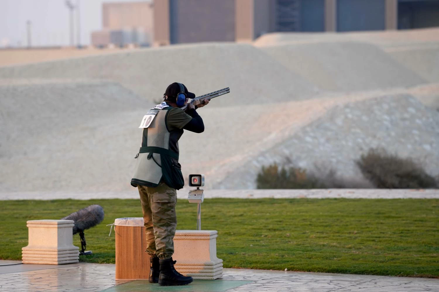 الملك القائد الأعلى للقوات المسلحة ينيب رئيس الحرس الوطني لحضور حفل الختام لبطولتي الرماية والمارثون العسكري