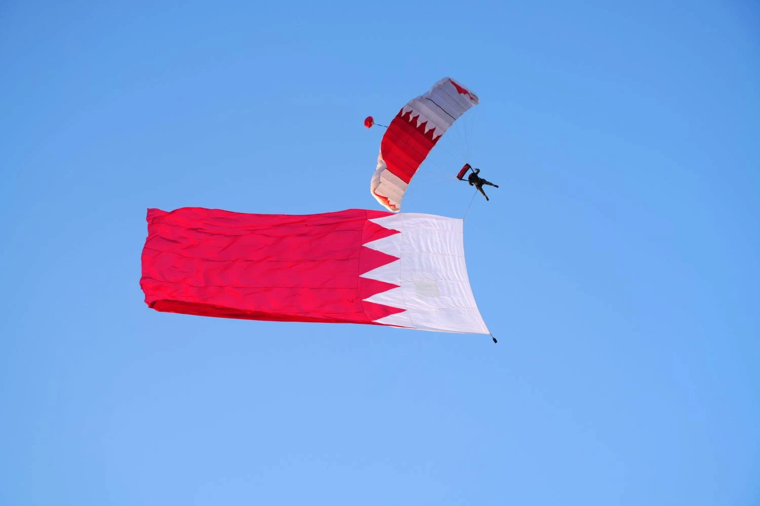 الملك القائد الأعلى للقوات المسلحة ينيب رئيس الحرس الوطني لحضور حفل الختام لبطولتي الرماية والمارثون العسكري