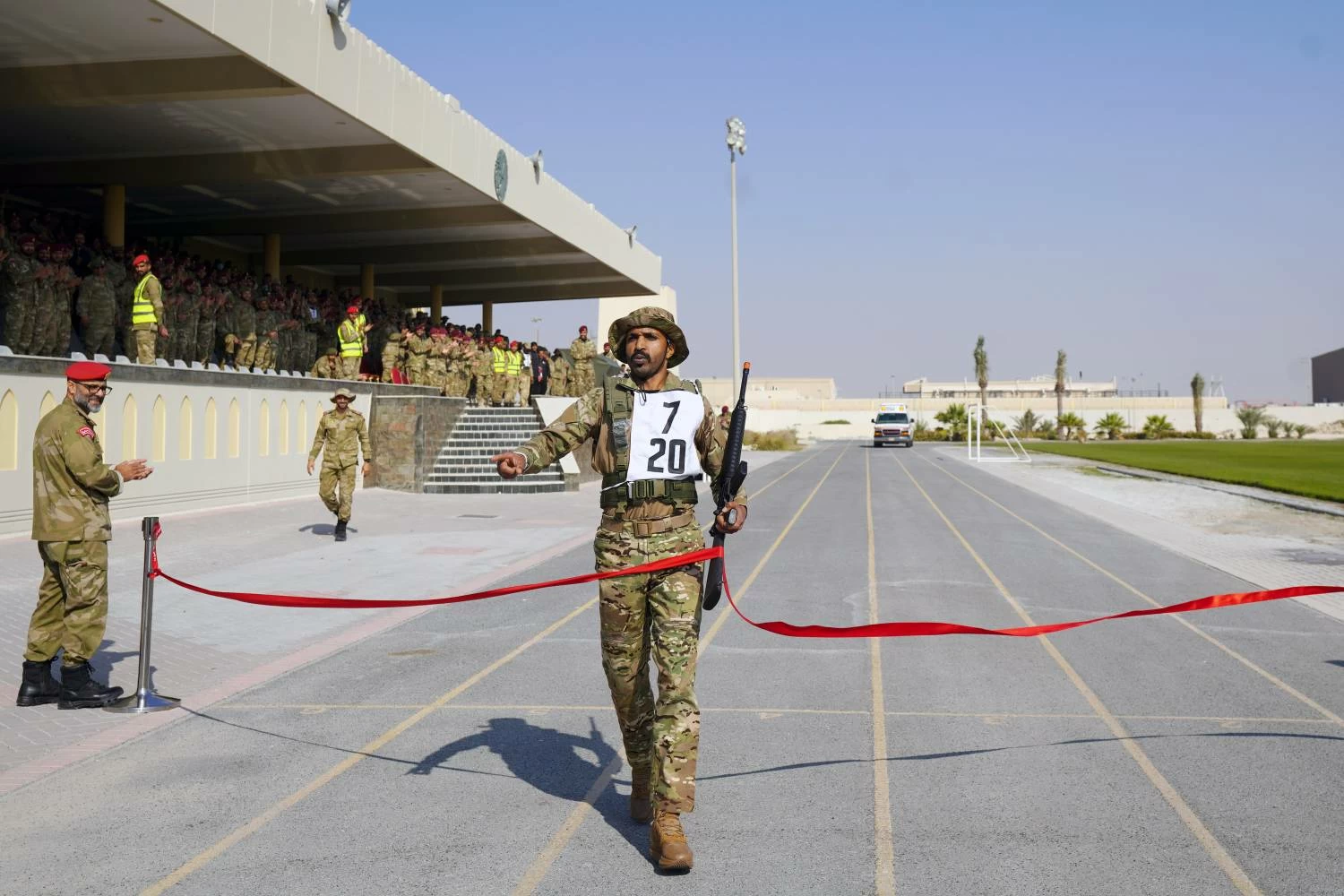 الملك القائد الأعلى للقوات المسلحة ينيب رئيس الحرس الوطني لحضور حفل الختام لبطولتي الرماية والمارثون العسكري