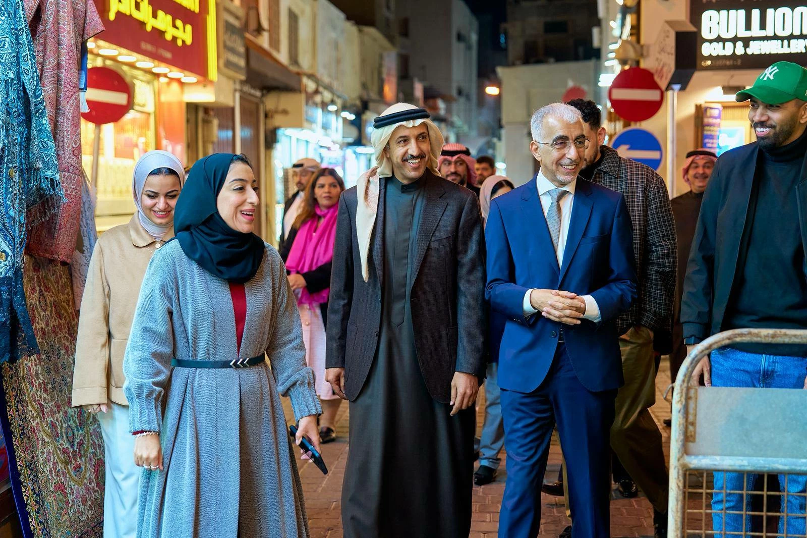 عدد من الوزراء يقومون بجولة في &laquo;هوى المنامة&raquo;