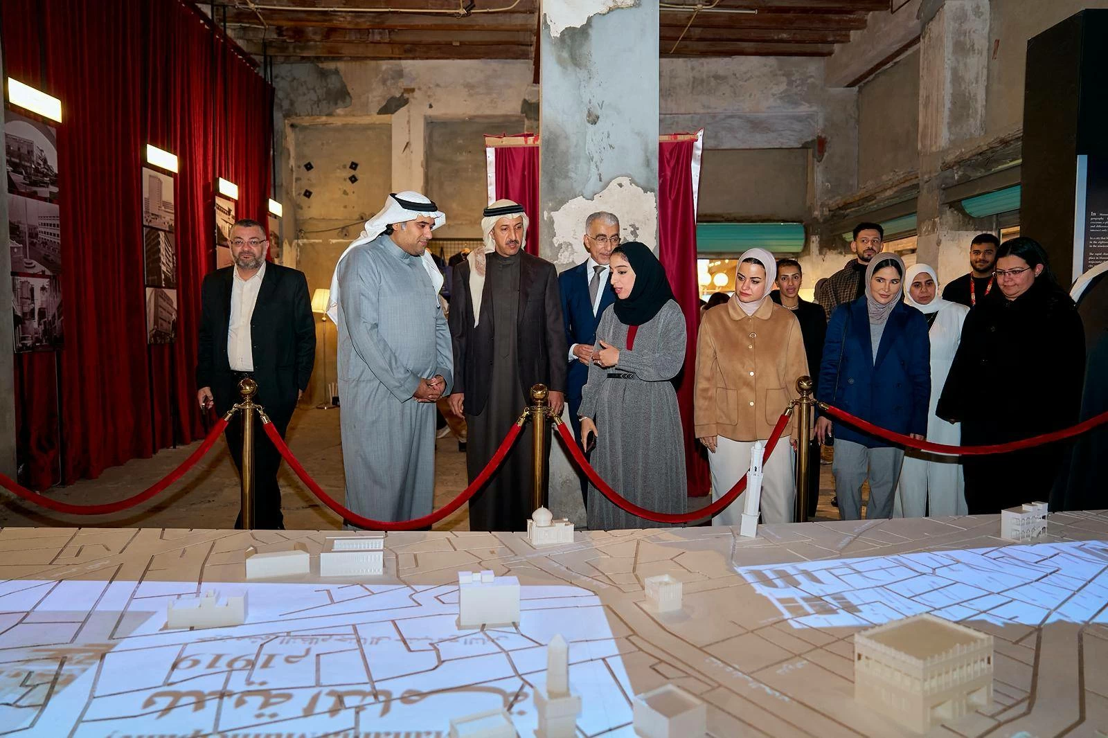 عدد من الوزراء يقومون بجولة في &laquo;هوى المنامة&raquo;