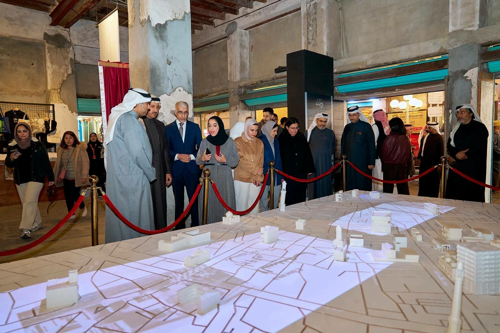 عدد من الوزراء يقومون بجولة في &laquo;هوى المنامة&raquo;