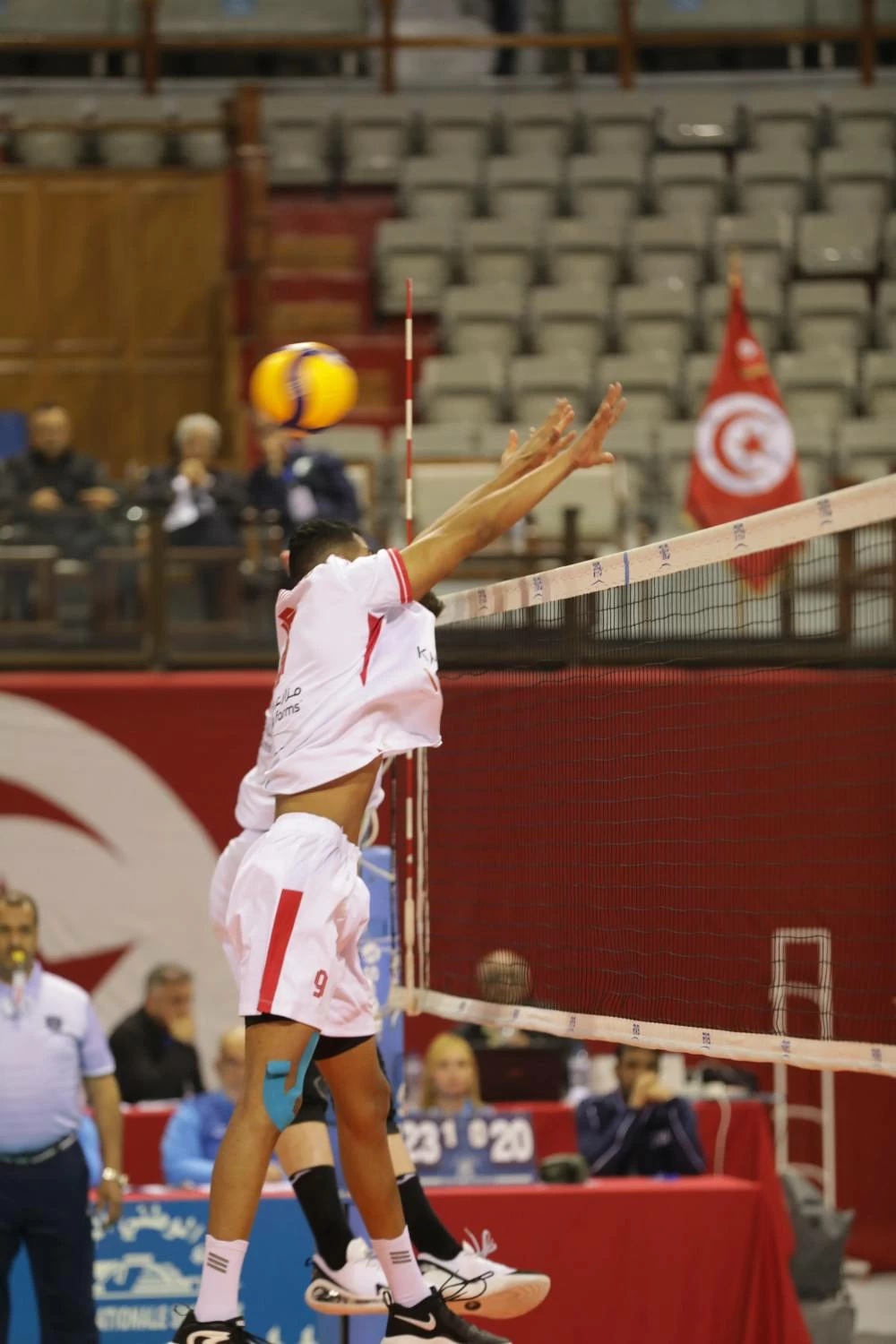 طائرة المحرق تحقق انتصاراً كبيراً على مجيس العماني&nbsp;في &laquo;البطولة العربية&raquo; بتونس