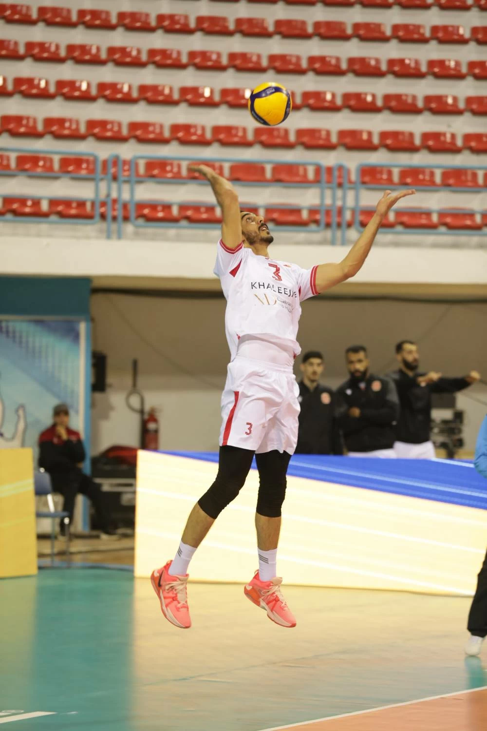 طائرة المحرق تحقق انتصاراً كبيراً على مجيس العماني&nbsp;في &laquo;البطولة العربية&raquo; بتونس