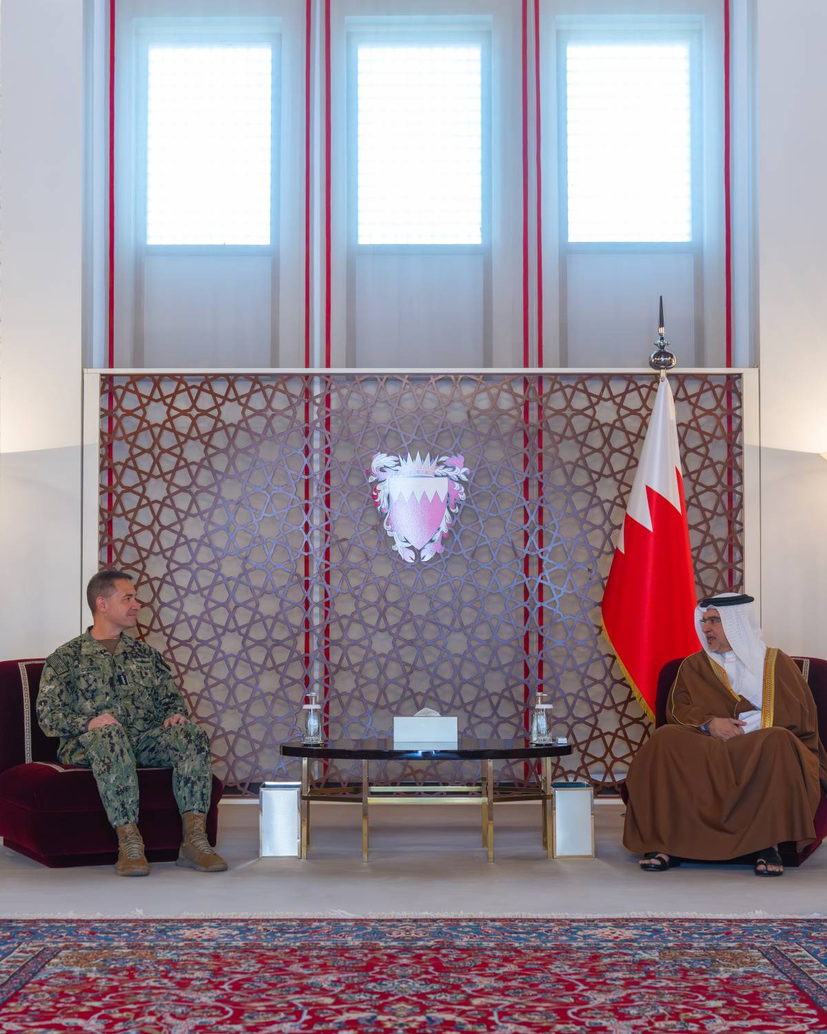 ولي العهد رئيس الوزراء يستقبل قائد القيادة المركزية الأمريكية الفريق أول بحري تشارلز كوبر 