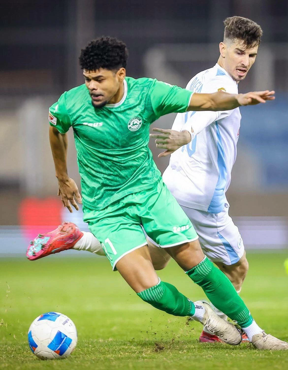 الرفاع ينتصر بصعوبة على البحرين بركلة جزاء في الوقت الإضافي