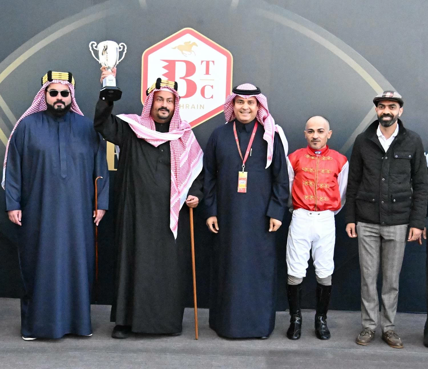 فيصل بن راشد يشهد السباق الـ13 للخيل على كؤوس &laquo;stc&raquo;