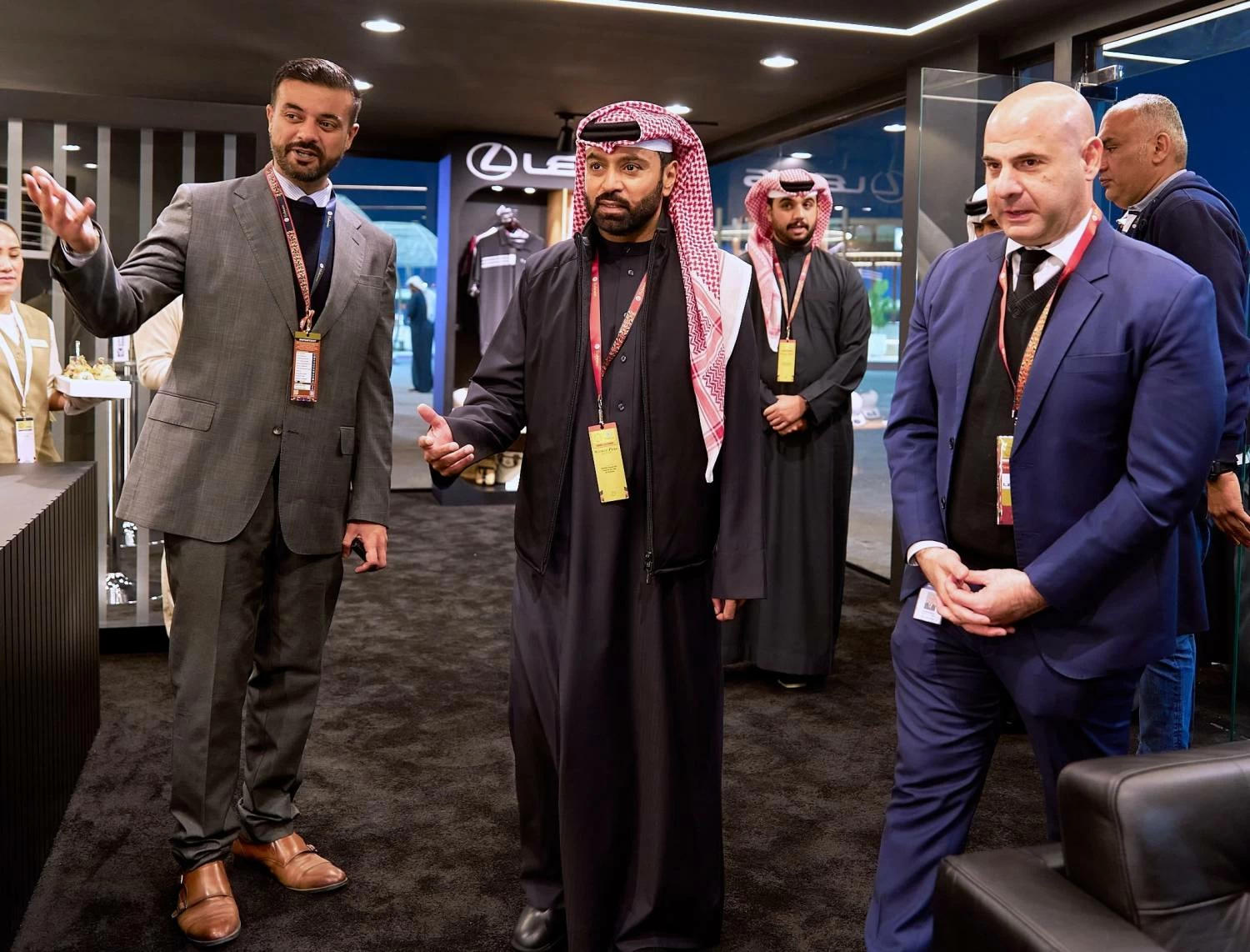 فيصل بن راشد يشهد السباق الـ13 للخيل على كؤوس &laquo;stc&raquo;