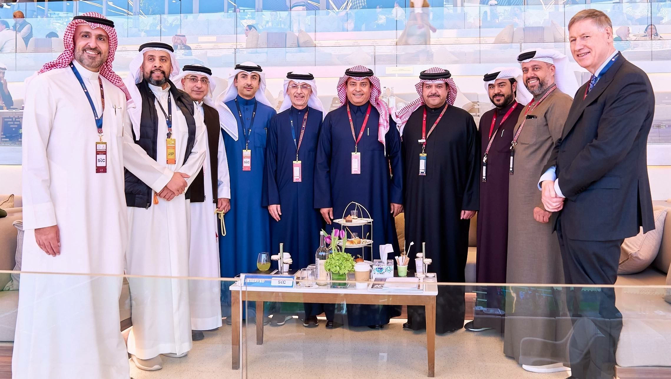 فيصل بن راشد يشهد السباق الـ13 للخيل على كؤوس &laquo;stc&raquo;