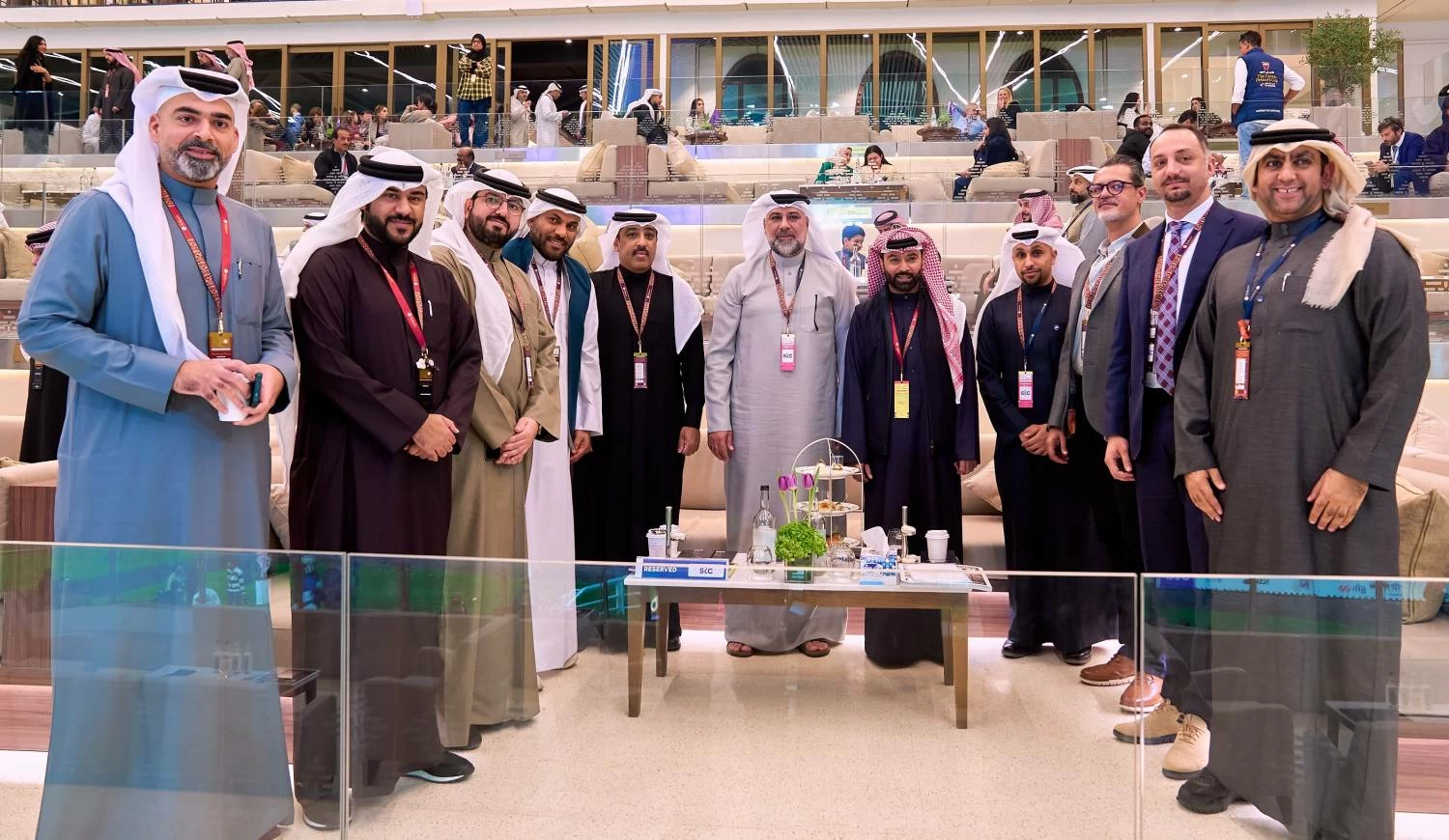 فيصل بن راشد يشهد السباق الـ13 للخيل على كؤوس &laquo;stc&raquo;