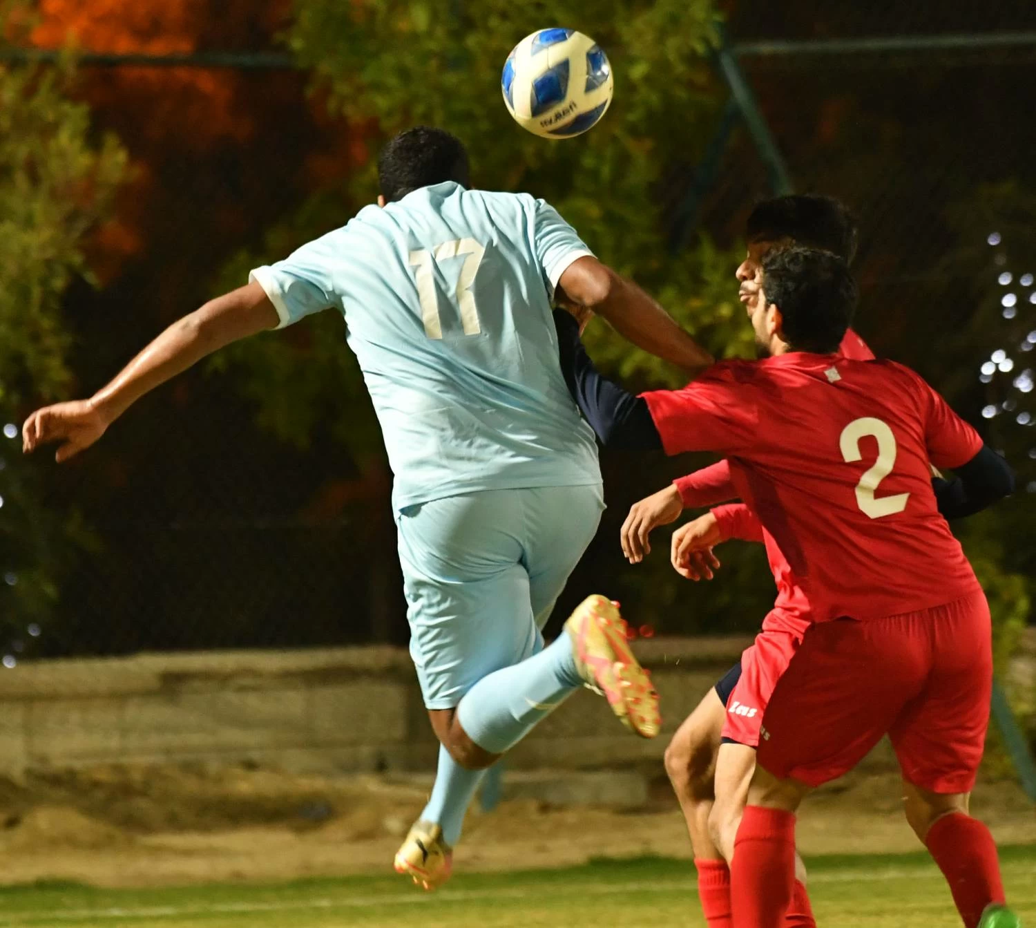 مواجهة الصدارة بين يوسف المؤيد وألبا في دوري الشركات الكروي