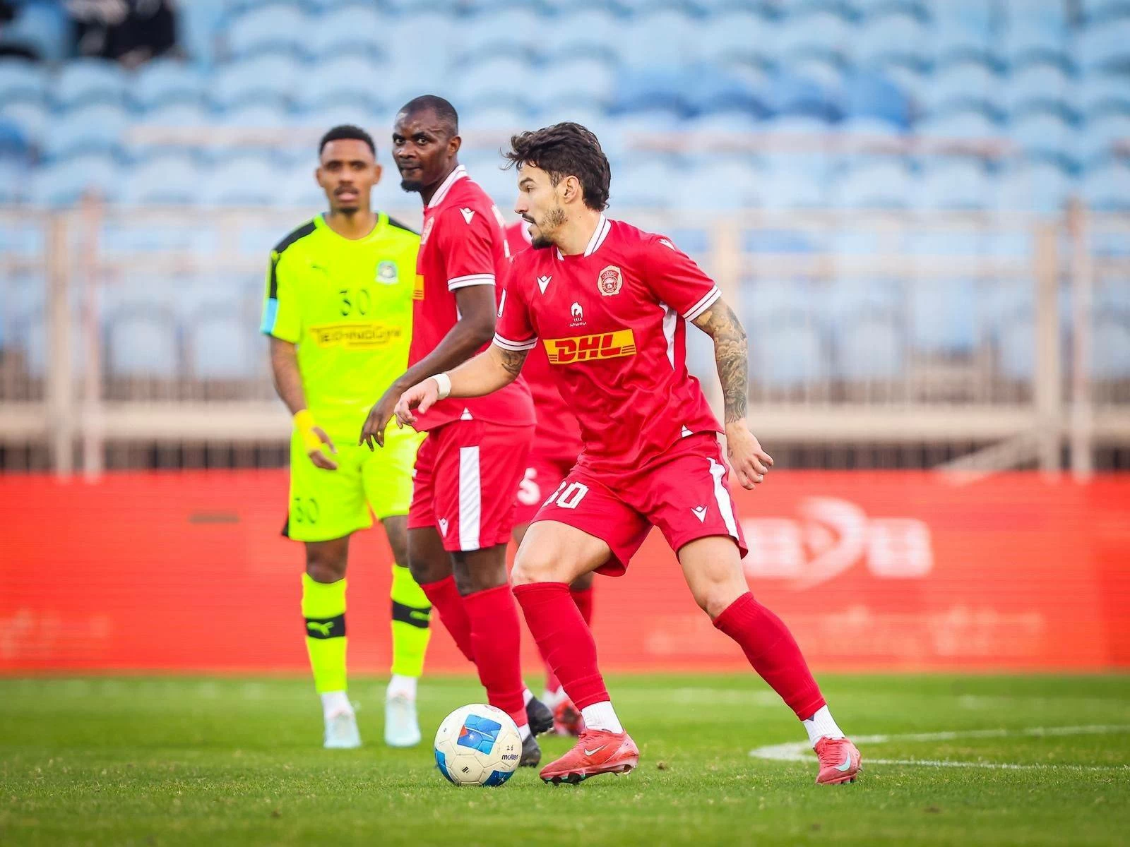 عالي يكسب نقطة ثمينة أمام المحرق في ختام القسم الأول بدوري ناصر بن حمد الممتاز