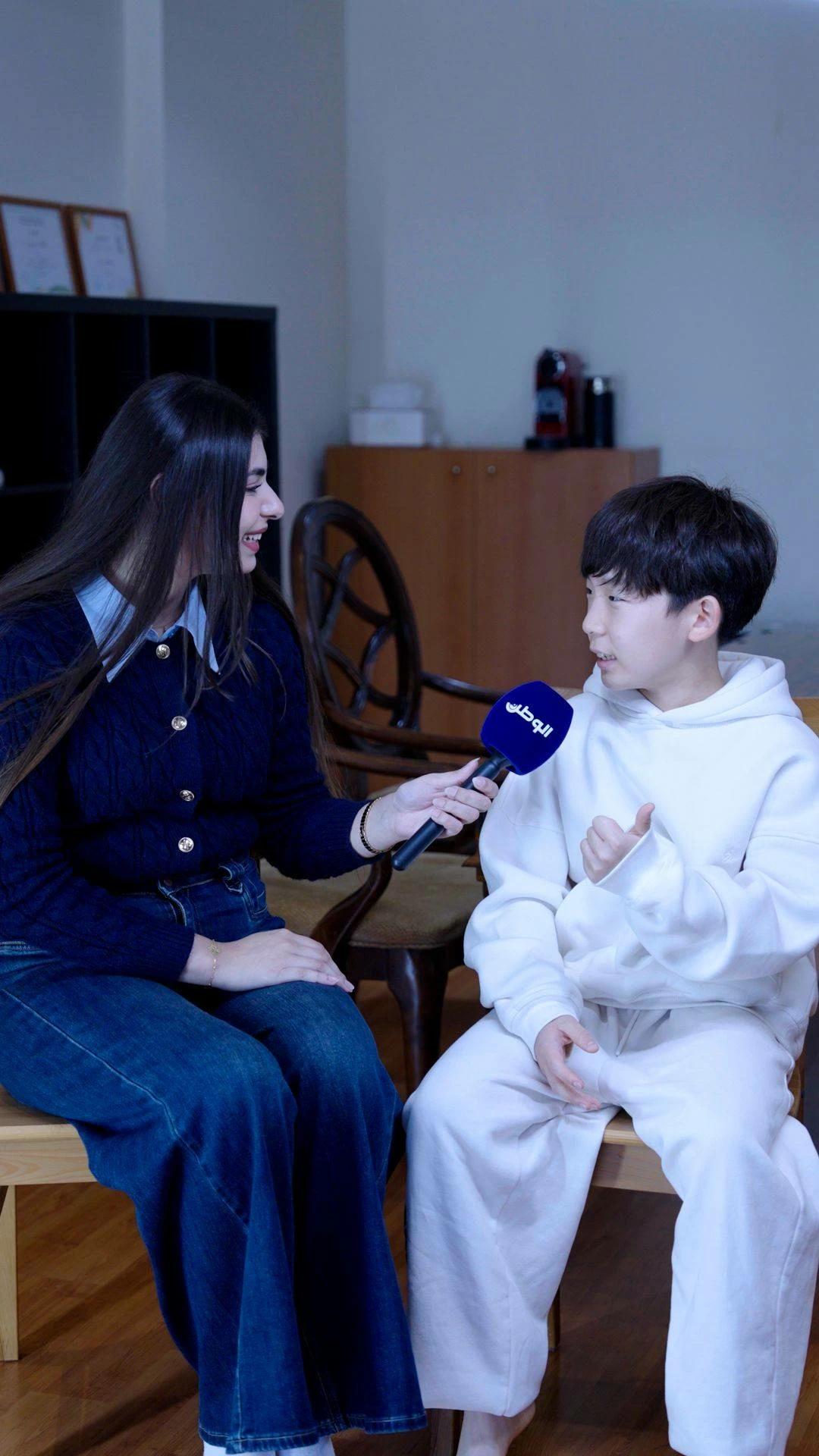 سونغ مين لي.. طالب كوري يتقن العربية في البحرين (فيديو)