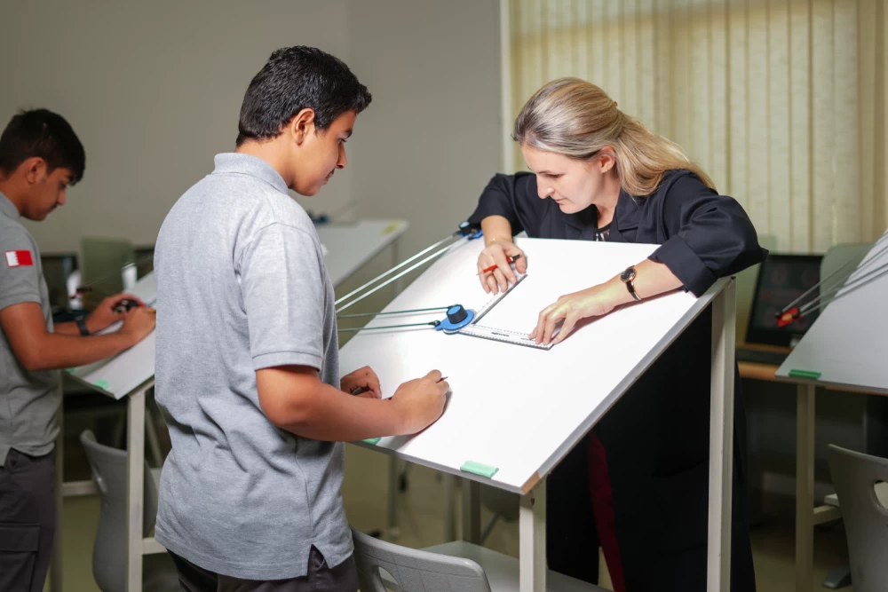 الرئيس التنفيذي لمركز ناصر العلمي والتقني في حوار مع &laquo;الوطن&raquo;: تخريج أكثر من 1500 شاب بحريني في 10 سنوات لدعم البنية التحتية الصناعية بالمملكة