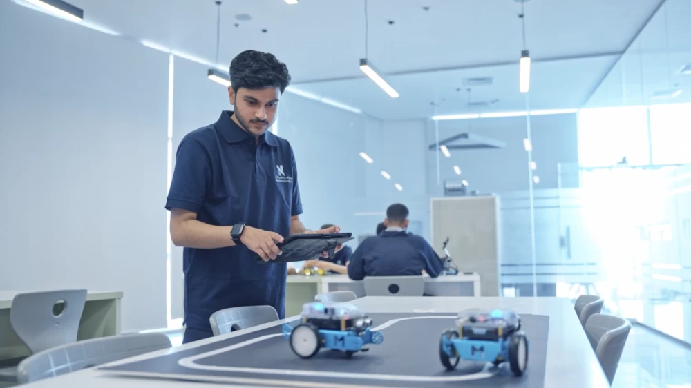 الرئيس التنفيذي لمركز ناصر العلمي والتقني في حوار مع &laquo;الوطن&raquo;: تخريج أكثر من 1500 شاب بحريني في 10 سنوات لدعم البنية التحتية الصناعية بالمملكة