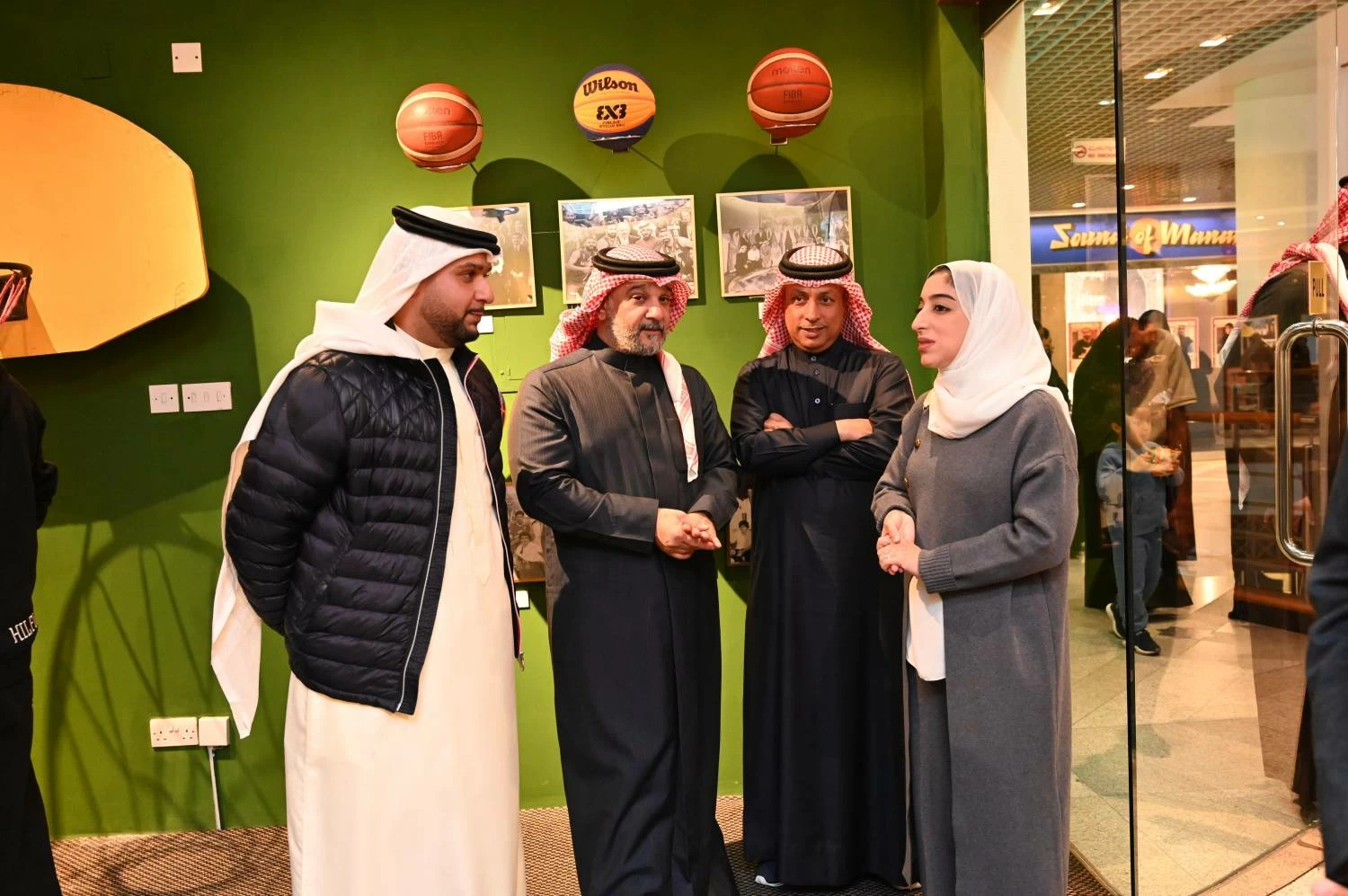 عيسى بن علي يزور متحف كرة السلة في &laquo;هوى المنامة&raquo;