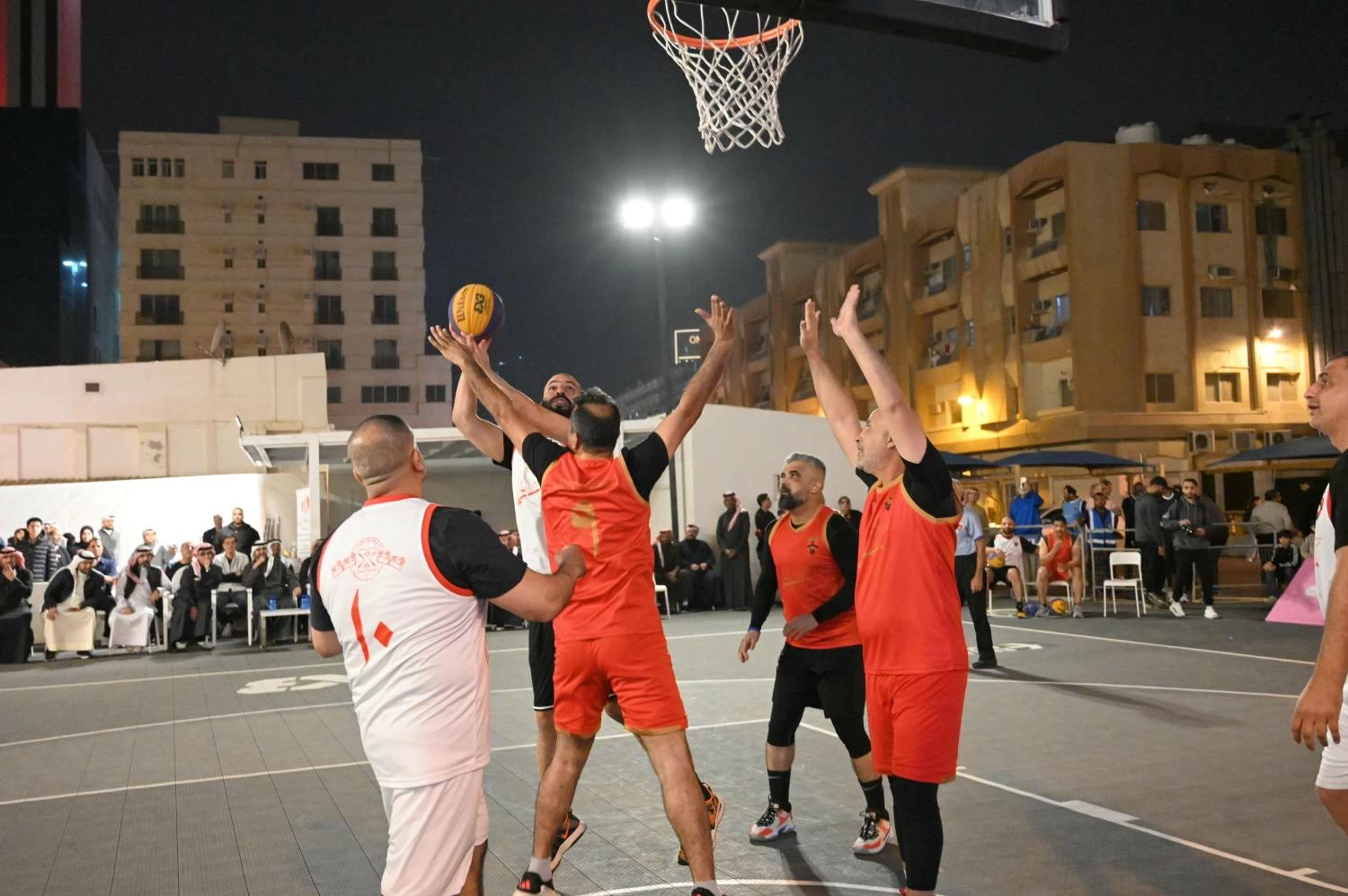 عيسى بن علي يزور متحف كرة السلة في &laquo;هوى المنامة&raquo;