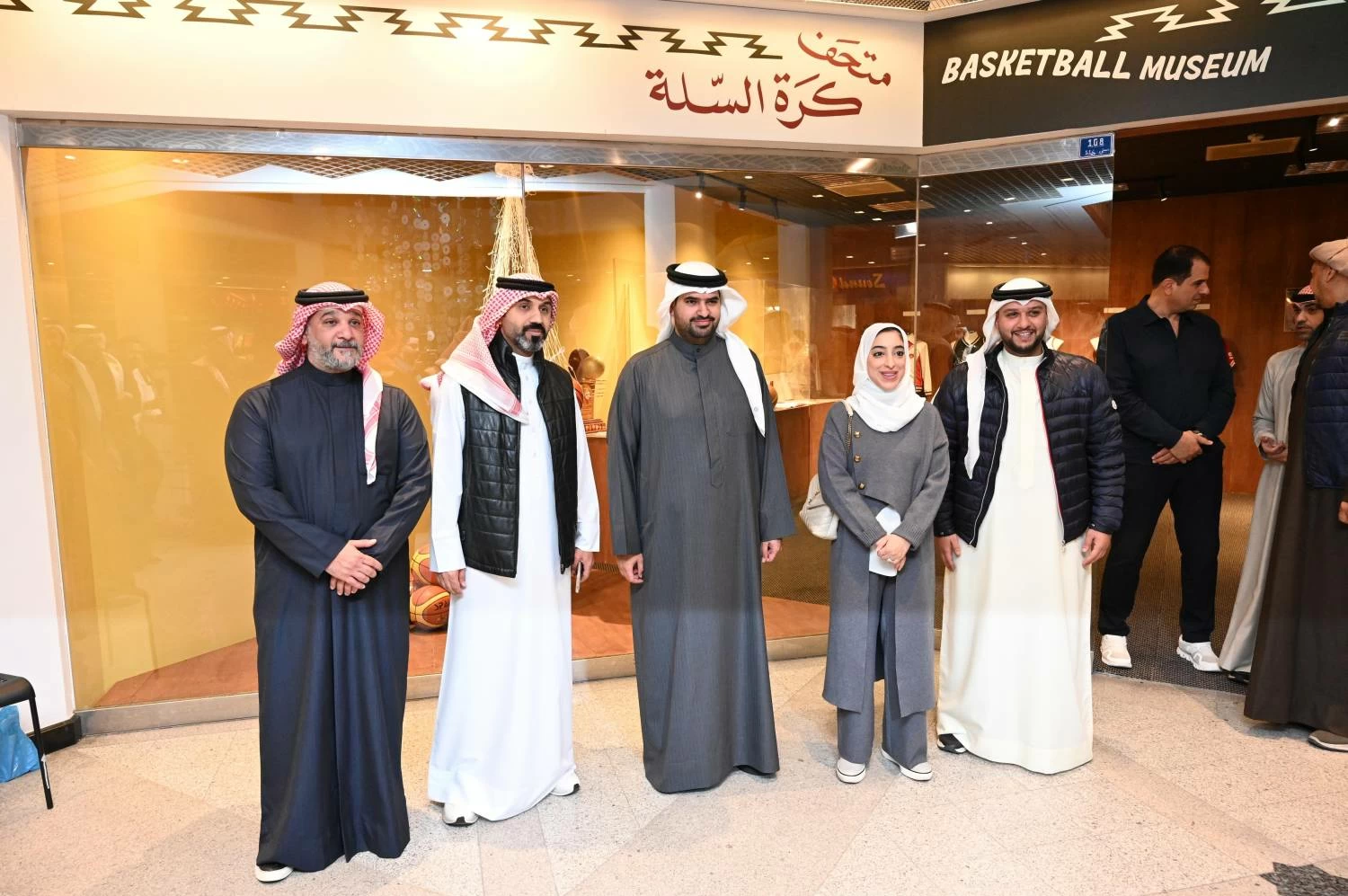 عيسى بن علي يزور متحف كرة السلة في &laquo;هوى المنامة&raquo;