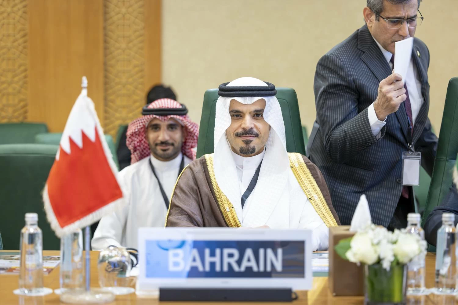 سفير البحرين في الرياض يترأس وفد المملكة في الدورة الاستثنائية لمنظمة التعاون الإسلامي بجدة 