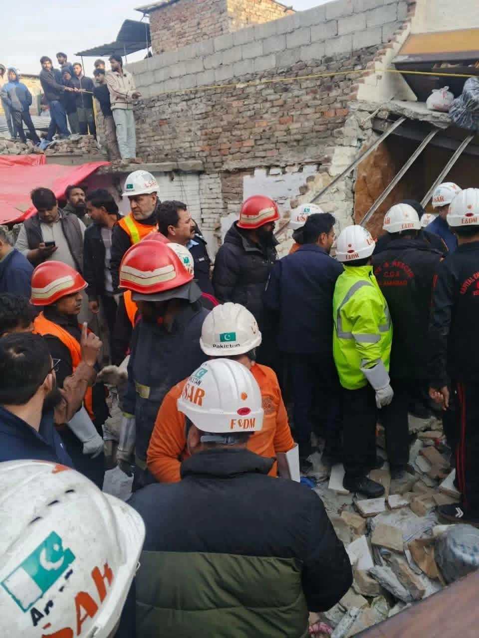 فيديو.. انفجار يودي بحياة عروسين وضيوفهم في باكستان