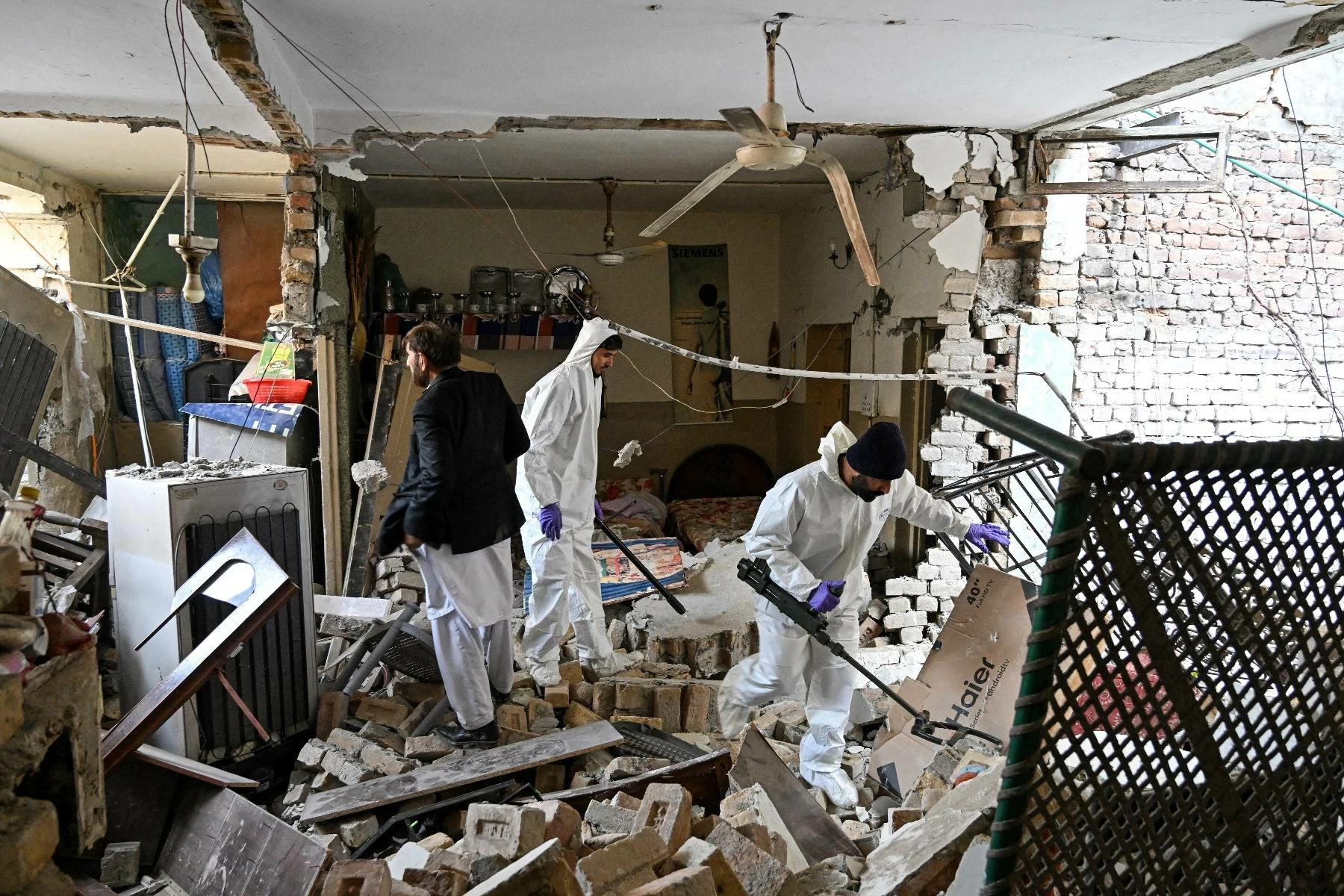 فيديو.. انفجار يودي بحياة عروسين وضيوفهم في باكستان