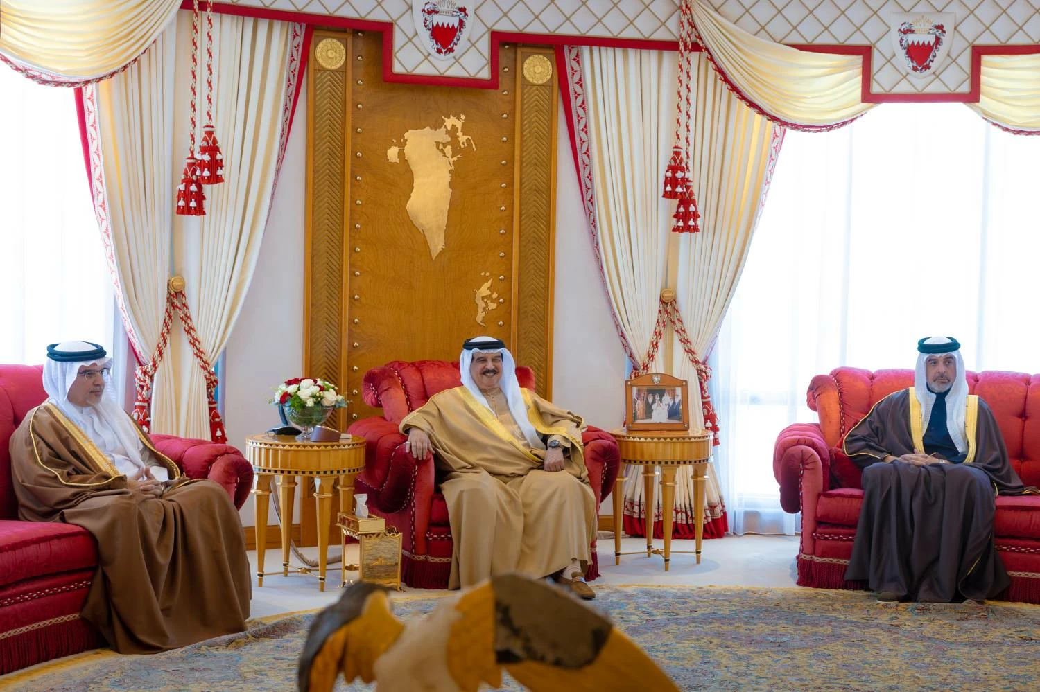 الملك يستقبل ولي العهد رئيس الوزراء ويأمر جلالته أن يحمل هذا العام اسم "عام عيسى الكبير"