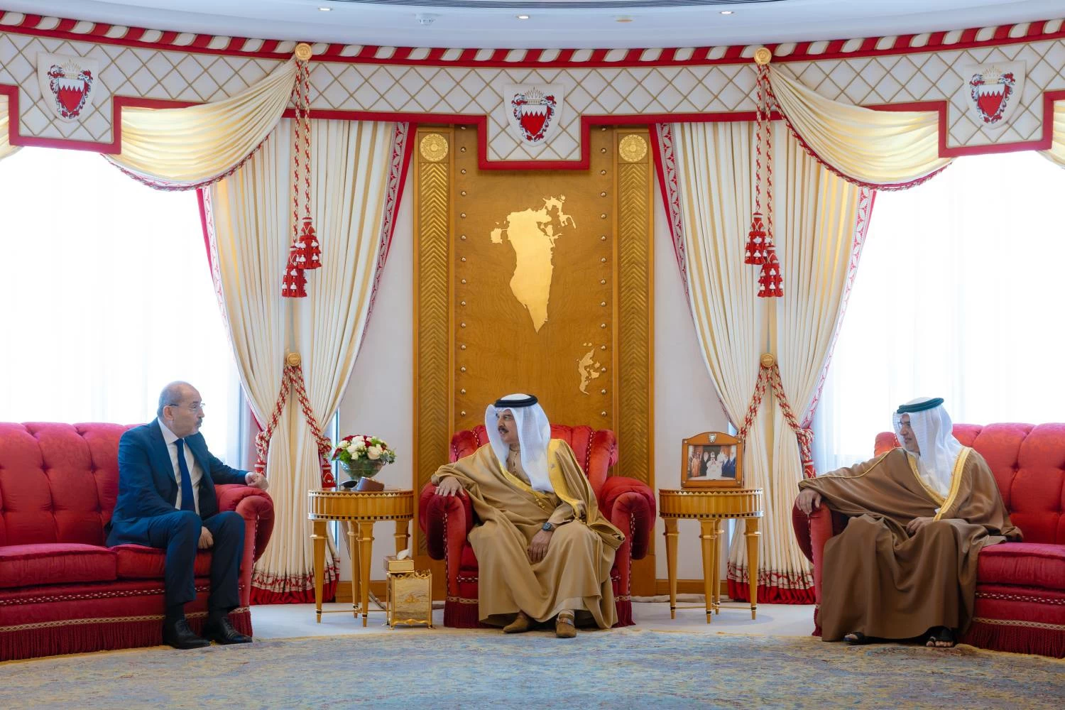 الملك يستقبل نائب رئيس الوزراء ووزير الخارجية وشؤون المغتربين في الأردن