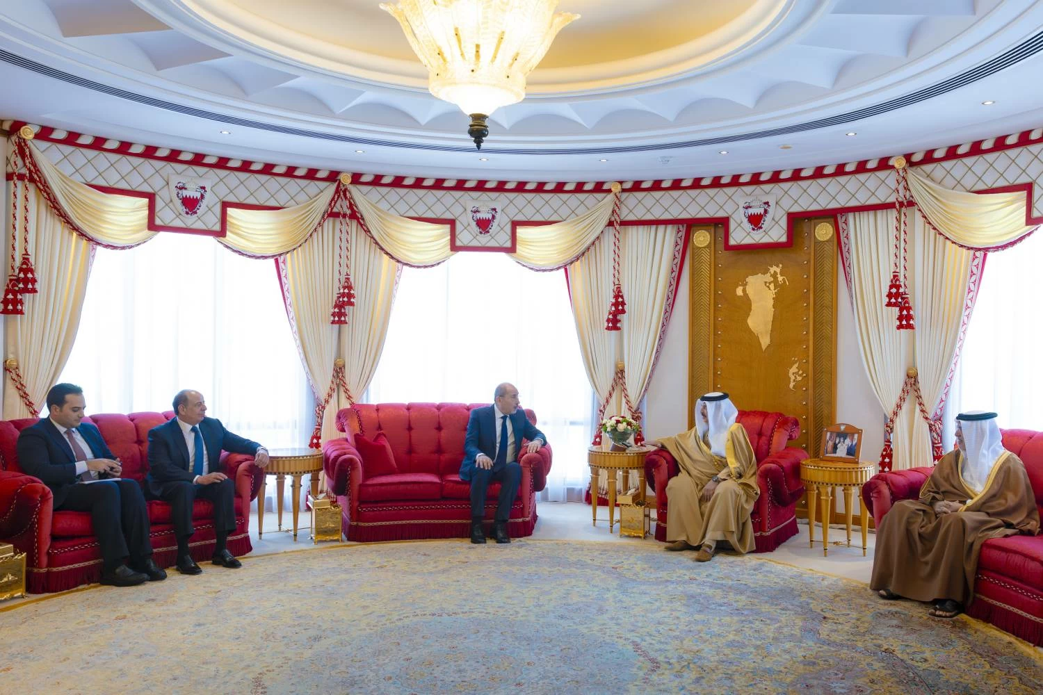 الملك يستقبل نائب رئيس الوزراء ووزير الخارجية وشؤون المغتربين في الأردن