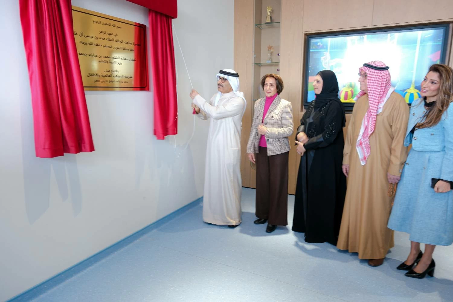 وزير التربية يفتتح المبنى الجديد لمدرسة "المواهب العالمية"