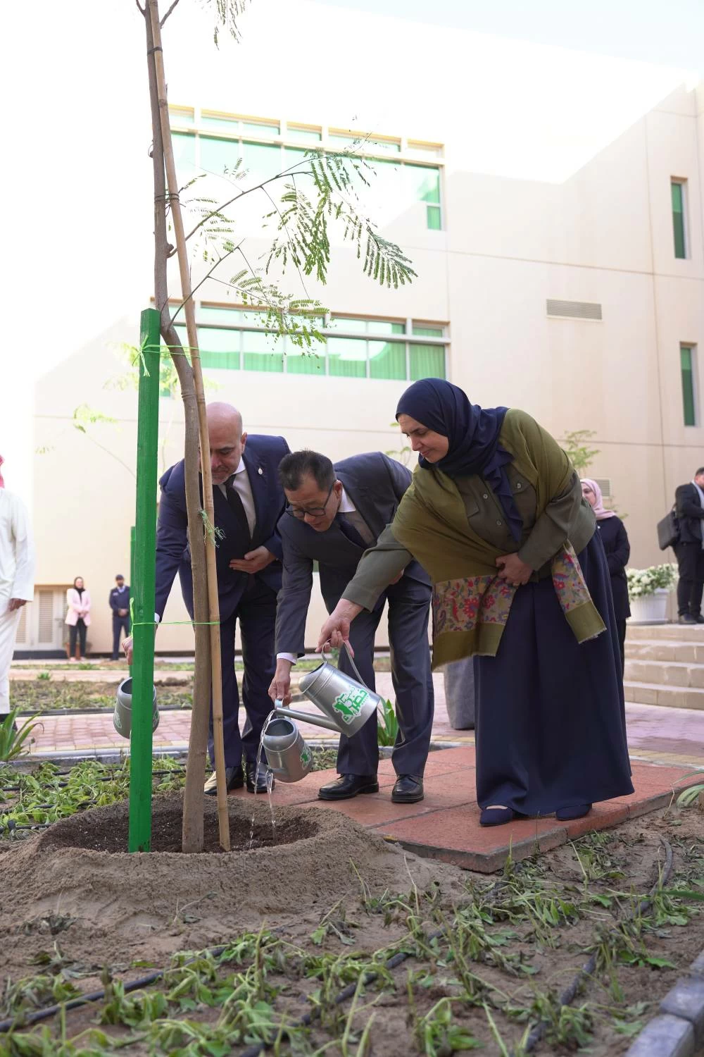&laquo;دمت خضراء&raquo; تواصل تشجير كلية العلوم في جامعة البحرين بدعم من سفارة الصين