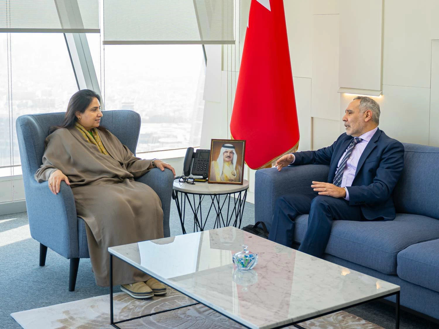 المدير العام لمعهد الإدارة العامة تستقبل رئيس الشؤون الخارجية بجامعة جورجتاون