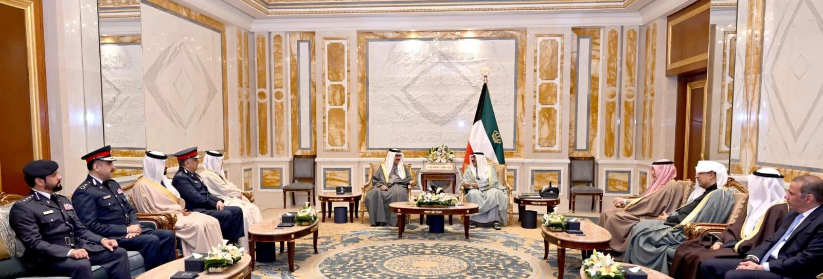 أمير الكويت يستقبل وزير الداخلية في مستهل زيارة يقوم بها إلى الكويت