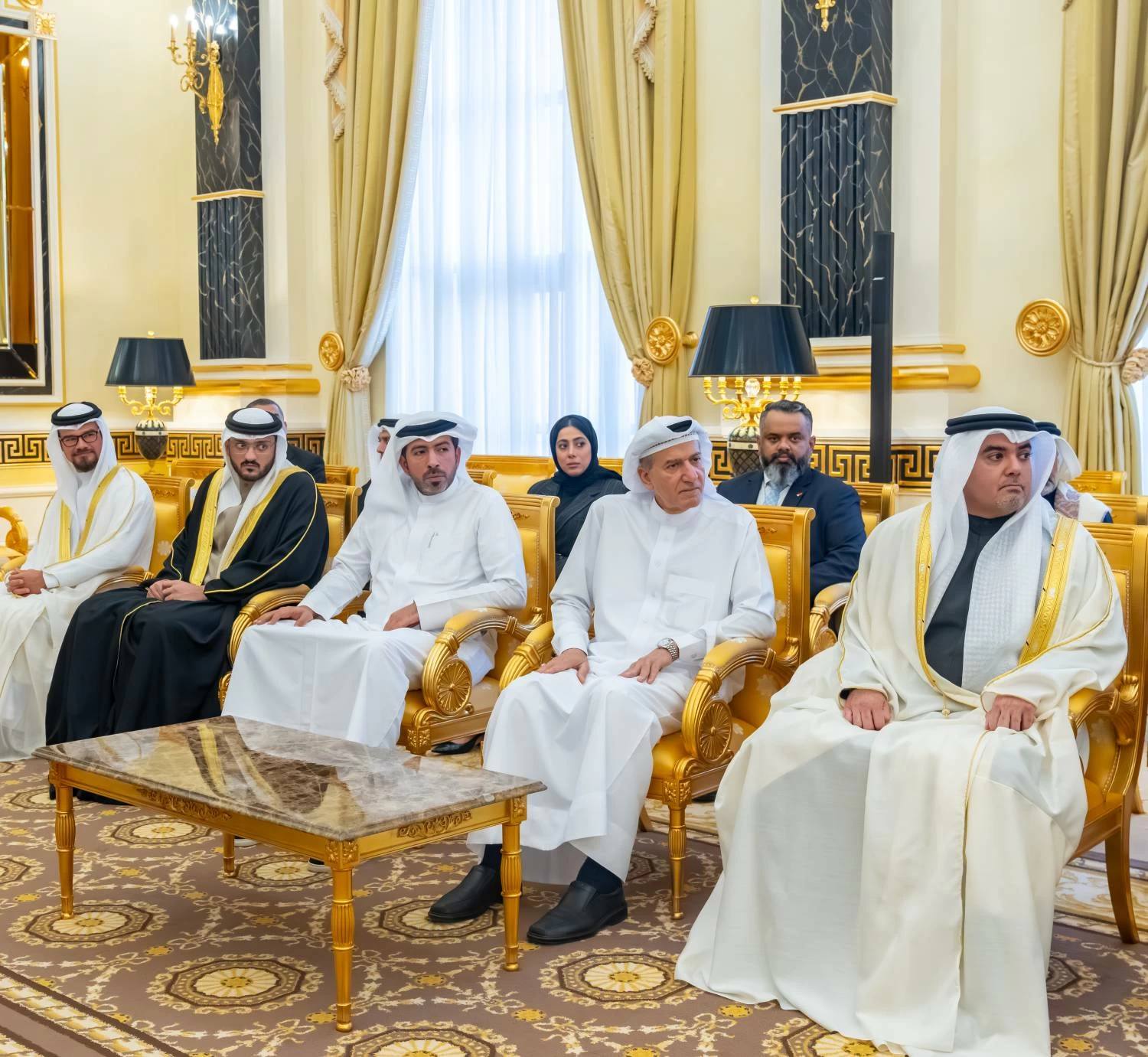 ولي العهد رئيس الوزراء يلتقي أكثر 100 شركة ومؤسسة توظيفاً للمواطنين