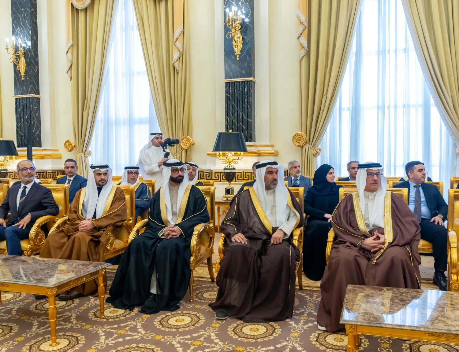 ولي العهد رئيس الوزراء يلتقي أكثر 100 شركة ومؤسسة توظيفاً للمواطنين