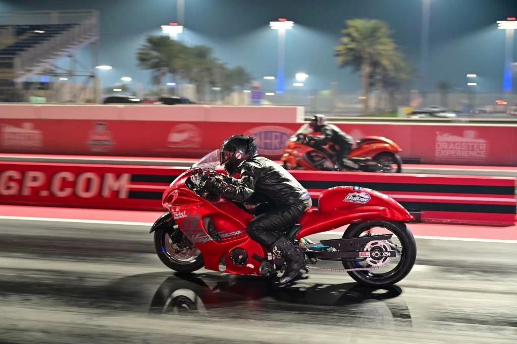 منافسات جولات بطولة البحرين لسباقات السرعة "الدراغ" تضيء سماء الصخير