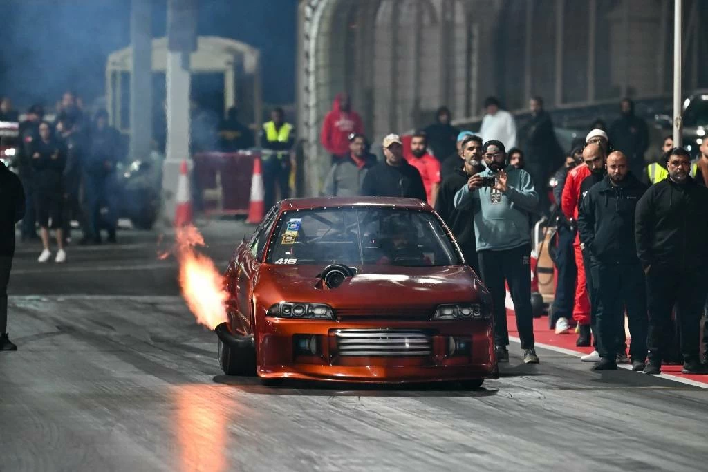 منافسات جولات بطولة البحرين لسباقات السرعة "الدراغ" تضيء سماء الصخير