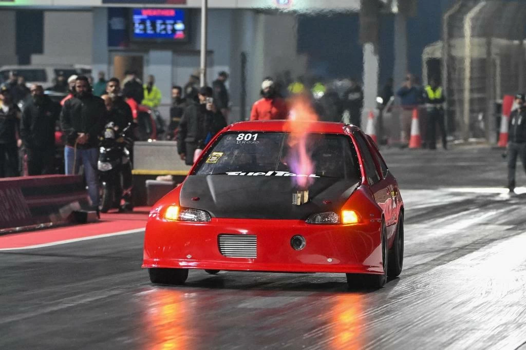 منافسات جولات بطولة البحرين لسباقات السرعة "الدراغ" تضيء سماء الصخير